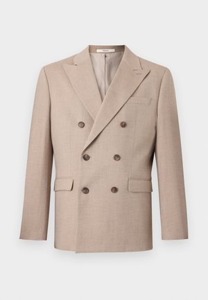 Blazer beige de doble botonadura hecho de tela texturizada. Cuenta con dos bolsillos frontales, botones marrones y solapa de muesca.
