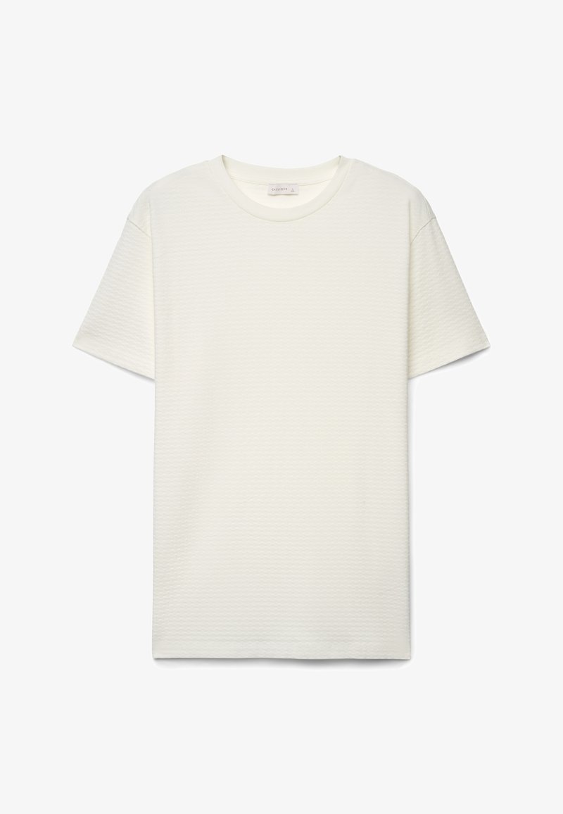 T-shirt blanc à manches courtes, uni, avec de subtiles rayures horizontales texturées et un col rond, posé à plat sur un fond blanc.