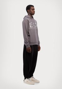 EA7 Emporio Armani FELPA - Felpa con cappuccio - volcanic glass