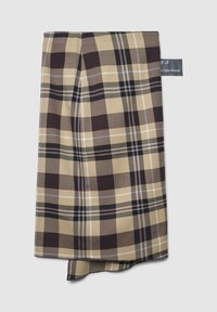 Tessuto a quadri marrone e beige con motivi a strisce incrociati. Presenta una texture liscia e un taglio dritto con una leggera caduta.