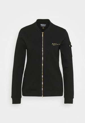 Czarna kurtka typu bomber na zamek z logo Barbour International na piersi oraz małą kieszonką na guziki na lewym rękawie.