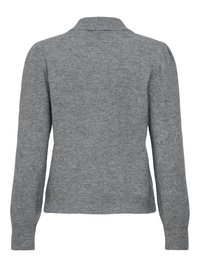 Vista posteriore di un maglione grigio semplice con maniche lunghe e orlo e polsini a coste.