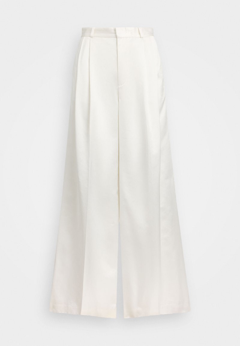 Weite Hose aus weißem Stoff, mit hoher Taille, gefaltetem Vorderteil und glatter Textur. Keine sichtbaren Beschläge oder Muster.