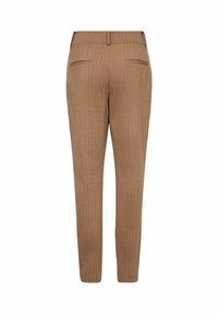 Rjave prugaste hlače s prilagojenim krojem, featuring ravnim pasom in dvema zadnjima žepoma. Narejene so iz teksturirane tkanine z diskretno obdelavo.