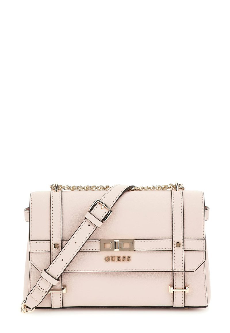 Borsa a tracolla in similpelle color blush con hardware dorato, accentata da una catena, con tracolla regolabile e una fibbia decorativa frontale.
