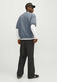 Jack & Jones MIT RUNDHALS - T-shirts basic - flint stone