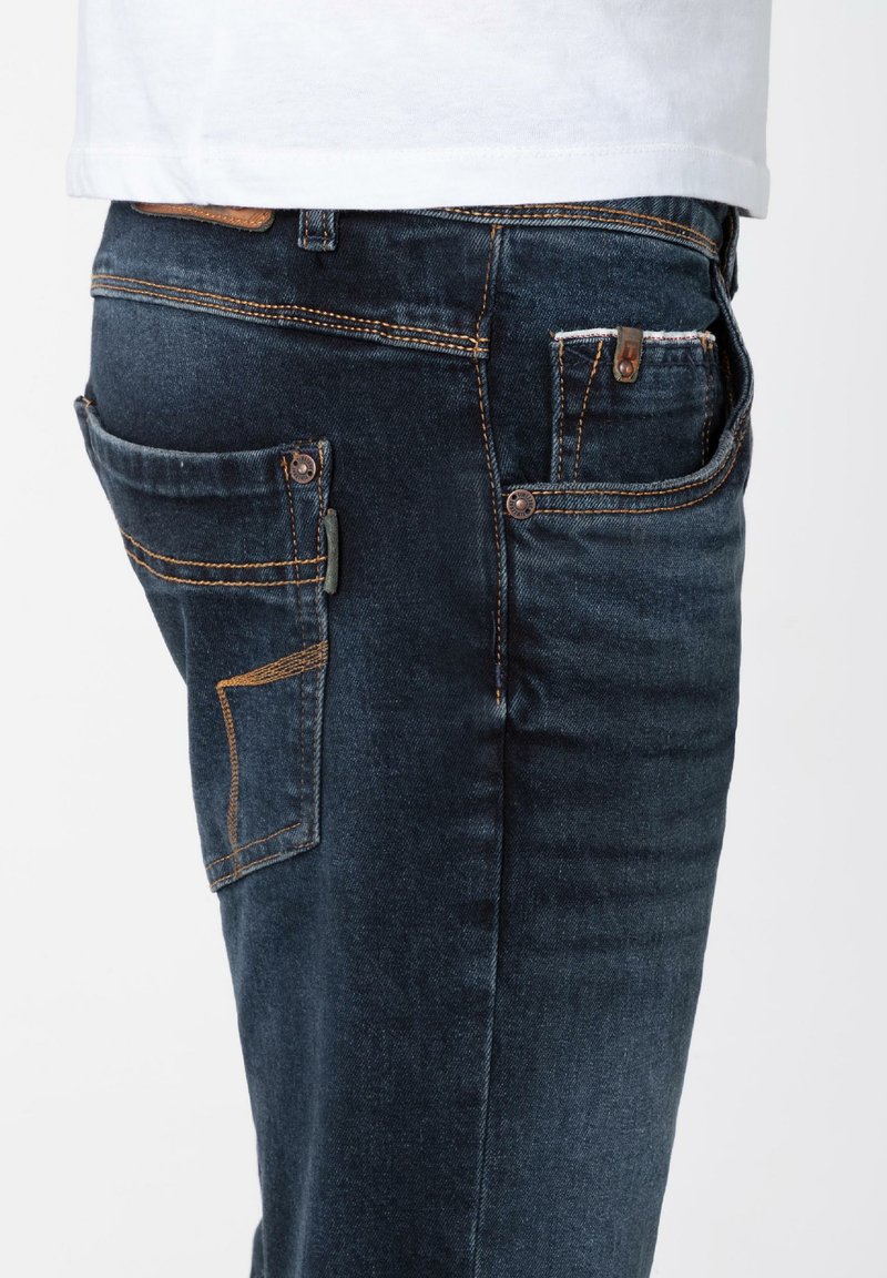 Timezone Pantalon Cortos Slim Scottytz - SHEIN Paña