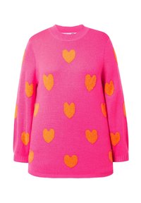 Różowy sweter dziany z okrągłym dekoltem, ozdobiony teksturowanymi pomarańczowymi wzorami serc na całej powierzchni. Długie rękawy z prążkowanymi mankietami i dołem.