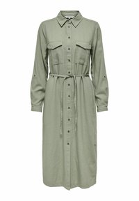 Abito camicia lungo di colore verde oliva, realizzato in tessuto testurizzato, con colletto, chiusura a bottoni, due tasche sul petto e una cintura abbinata.