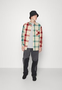 Karl Kani SIGNATURE BLOCK UNISEX  - Light jacket - multicolor