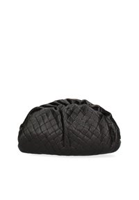 Clutch in pelle nera con texture trapuntata, forma arrotondata e dettaglio arricciato sulla parte superiore. Design compatto adatto per uso serale o casual.