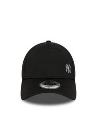 Must pesapalli nokam tekstuurse kangaga, kõverdatud visoori ja reguleeritava rihmaga. Esiküljel on valge tikitud logo.