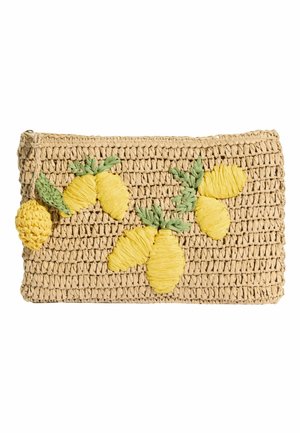 Clutch rettangolare in paglia intrecciata con limoni gialli intrecciati e foglie verdi come accenti decorativi sul davanti.