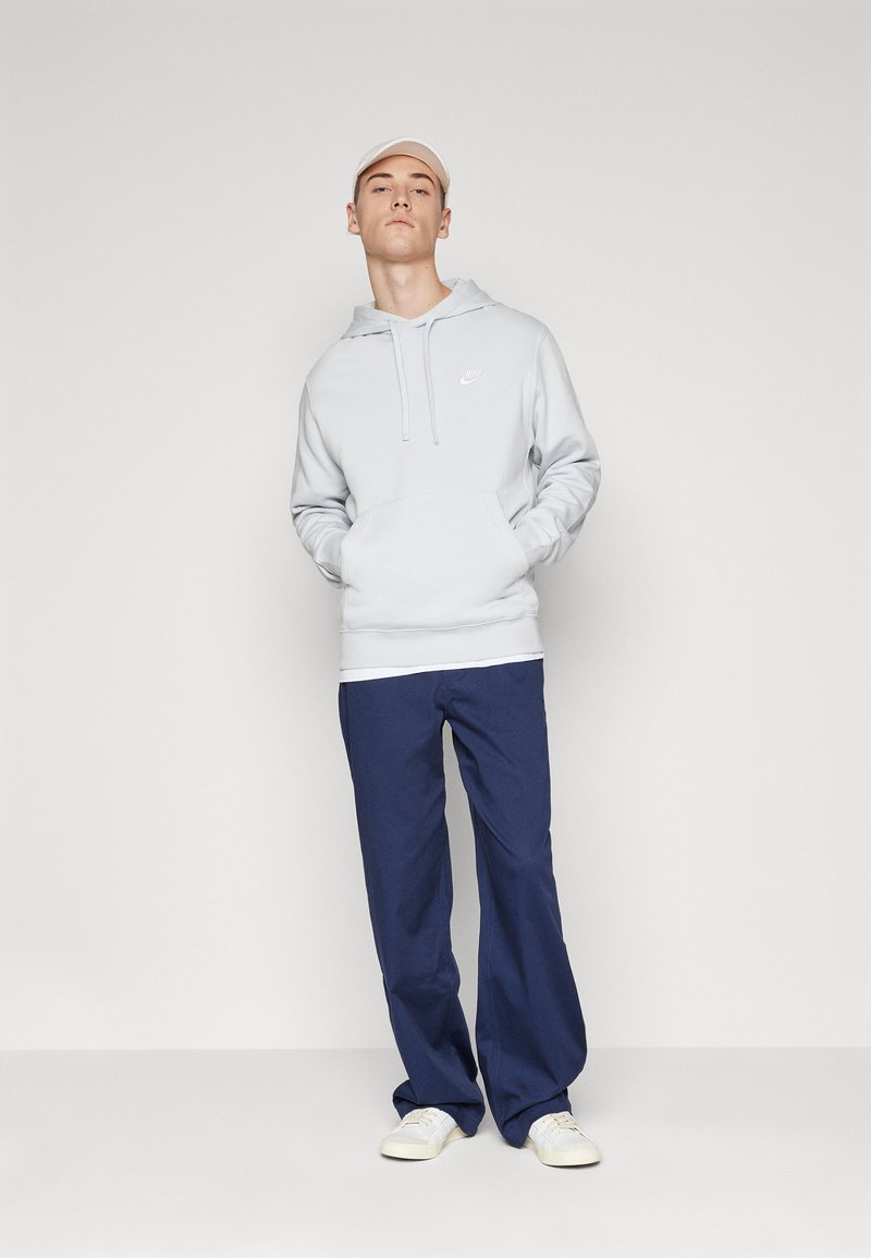 Nike Sportswear SPORTSWEAR CLUB FLEECE - Hoodie - pure platinum/white/grey  - Zalando