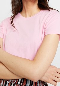 GAP Jednoduché tričko - pink