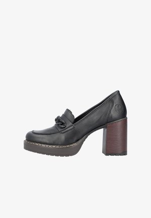 Mocassins à talons hauts en cuir noir avec un bout arrondi et une sangle décorative. Dotés d'un chunky talon en bois et d'une semelle extérieure crantée pour une meilleure adhérence.