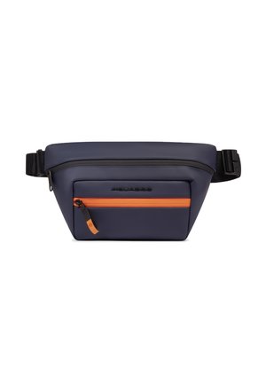 Marineblaue Bauchtasche mit schwarzem, verstellbarem Riemen, Frontreißverschlusstasche mit leuchtend orangefarbenem Reißverschluss und Markenlogo über der Tasche.