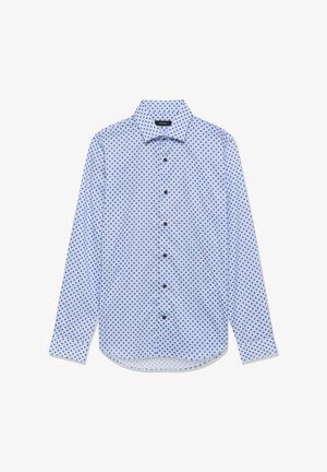 Világoskék, hosszú ujjú gombos ing sötétkék, apró geometrikus mintával és hegyes gallérral, fehér háttéren lefektetve.