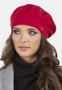 Bonnet - red