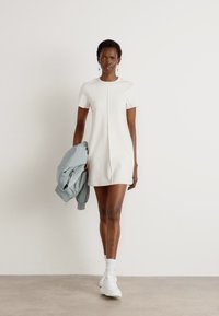 Calvin Klein Jeans MILANO T SHIRT DRESS - Haljina od žerseja - tofu