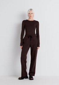 Gina Tricot BASIC STRAIGHT - Tepláky - dark brown