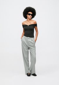 Anna Field Top - black