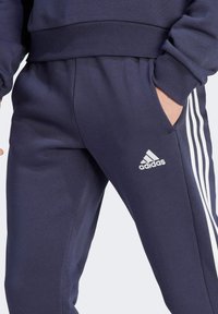 adidas Sportswear ESSENTIALS TAPERED CUFF 3-STRIPES  - Trainingsbroek - legend ink