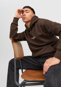 Jack & Jones JORVESTERBRO  - Melegítőfelső - chocolate brown