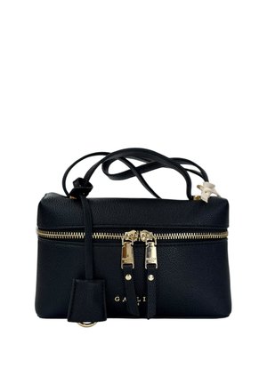 Borsa a tracolla in pelle nera texture con doppia cerniera dorata, cursori coordinati, tracolla regolabile e piccolo sacchetto appeso.