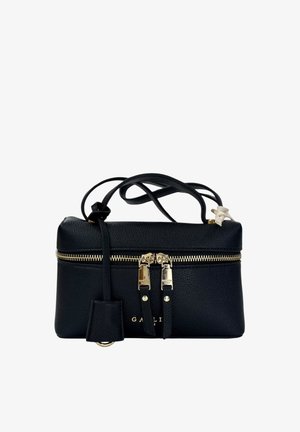 Borsa a tracolla in pelle nera texture con doppia cerniera dorata, cursori coordinati, tracolla regolabile e piccolo sacchetto appeso.