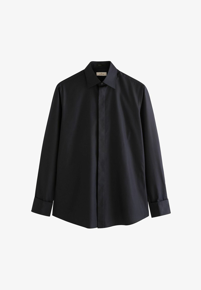 Cămașă neagră cu mânecă lungă, confecționată dintr-un material neted, având un guler clasic, închidere cu nasturi și manșete cu nasturi. Design simplu și structurat.