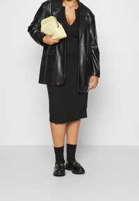 Vero Moda Curve Talvitakki - black