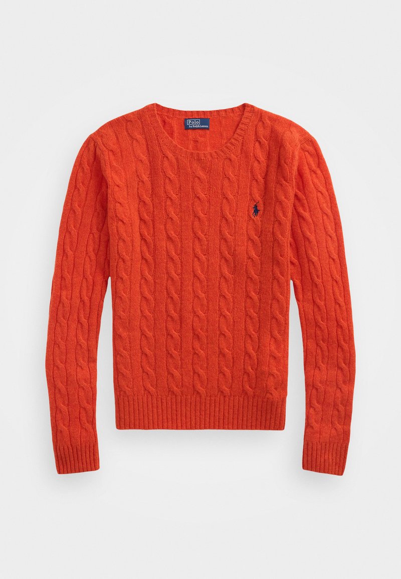 Pull en maille côtelée orange avec un col rond, des poignets et un ourlet côtelés ; présente un petit logo brodé sur la poitrine gauche.
