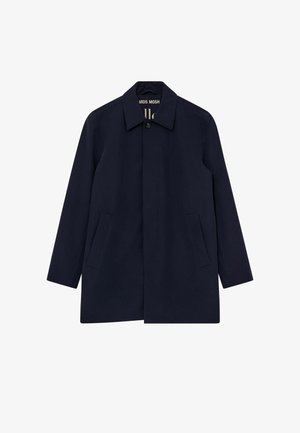 Tmavomodrý kabát s jednoradovým zapínaním, golierom, skrytým zapínaním na gombíky a dvoma šikmými prednými vreckami.