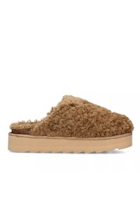 Sandalo in pelliccia marrone con tomaia texturizzata, suola spessa beige e bordo liscio. Progettato per una facile calzata.