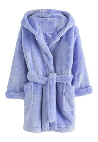 Peignoir en fausse fourrure de couleur lavande claire avec une capuche. Comprend une taille nouée, deux poches frontales et des poignets retroussés. Texture douce et moelleuse.