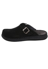 Zwarte leren klomp met een ronde neus, een zijgesp en gestikte accenten langs de zool. Geprofileerde binnenzool voor comfort.