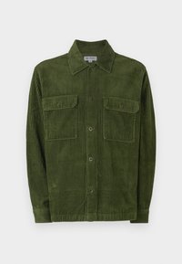 Πράσινο καμπαρντίνα πουκάμισο με γιακά, δύο τσέπες στο στήθος, κουμπιά μπροστά και ραβδωτή υφή. Διαθέτει μακριά μανίκια και κουμπωτές μανσέτες.