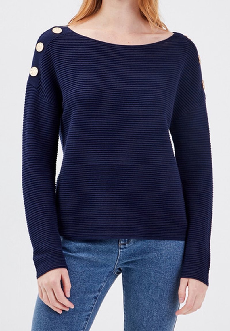 Námořnický svetr z žebrovaného úpletu s širokým výstřihem a dekorativními zlatými knoflíky na rameni. Dlouhé rukávy a volný střih.