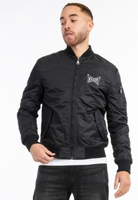 Tapout CHASHIERS - Bomber-jakk - black white