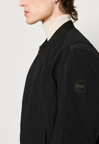 BOSS OTHMARE  - Viegla jaka - black