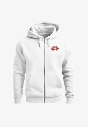 Weiße Zip-Hoodie aus weichem Stoff mit einer vorderen Kängurutasche und einem roten ovalen Logo mit dem Text "NEVER LESS."