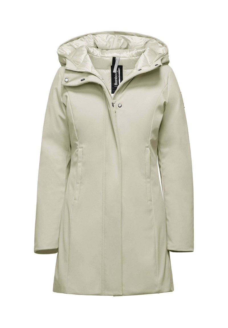 Giacca impermeabile di colore beige chiaro con cappuccio, tasche laterali, chiusura con zip e foderatura trapuntata. Texture esterna liscia con dettagli hardware minimi.