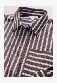 Selezionato, chocolate brown stripe