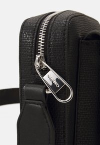 Calvin Klein MINIMALISM CUBE REPORTER UNISEX - Torba na ramię