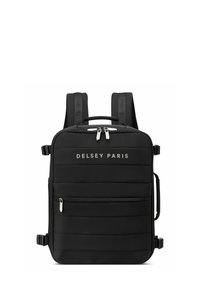 Mochila negra con textura acolchada, correas ajustables, asa superior y acentos de hardware plateado. Logo "DELCY PARIS" mostrado en la parte frontal.
