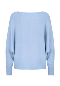 Hellblauem, übergroßem Strickpullover mit weitem Ausschnitt, fallenden Schultern und gerippten Bündchen. Glatte Textur, keine sichtbaren Muster oder Beschläge.