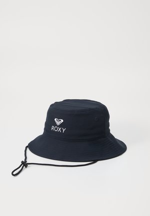 Chapeau bob bleu marine avec sangle sous le menton, avec logo et texte Roxy blancs à l'avant, présenté sur un fond clair uni.
