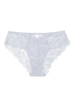 Białe koronkowe bielizna z misternymi kwiatowymi wzorami, miękkim elastycznym pasem i detalem w formie dziurki z tyłu.