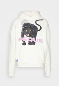 Weißer Kapuzenpullover mit einem schwarzen Panther-Druck, der gelbe Augen und einen roten Mund hat, sowie dem Wort "PEQUS" in Pink darunter. Mit einer Fronttasche.